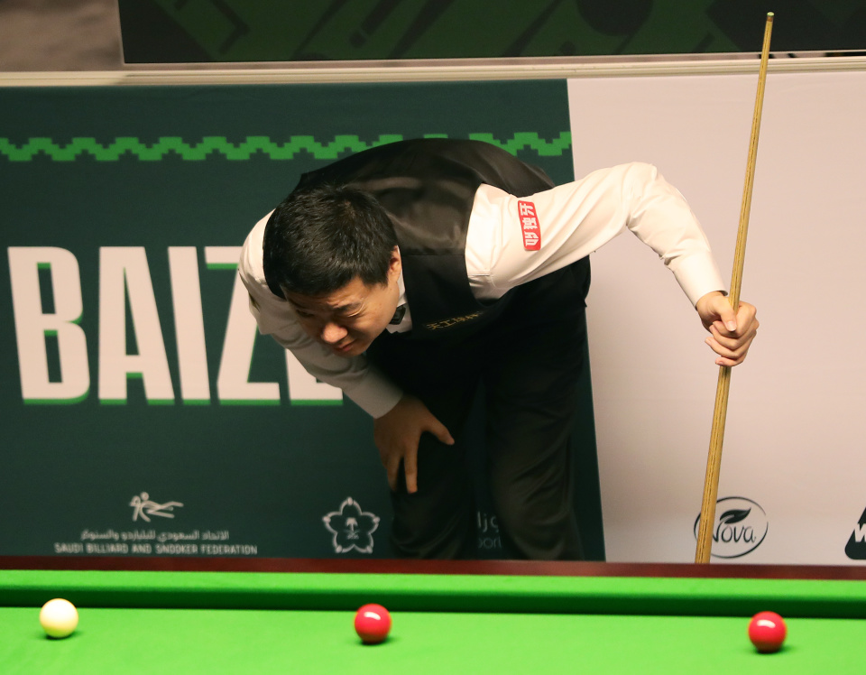 mqAAA, 新华社记者, 霍金斯在比