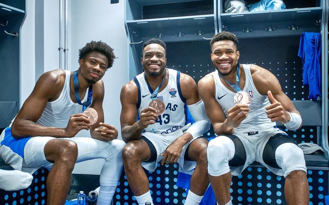 src, 字母哥在夺